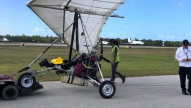 2 Cuban migrants fly into Florida on hang glider