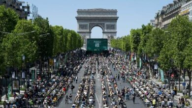 A massive dictation event takes over the iconic Champs-Élysées in Paris