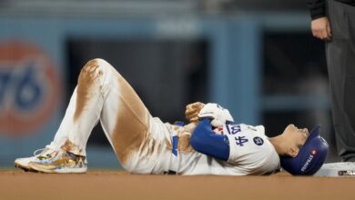 Dodgers beat Yankees 4-2 for 2-0 World Series lead, as Ohtani injures shoulder