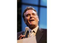 Chuck Woolery, game show host of 'Love Connection' and 'Scrabble,' dies at 83