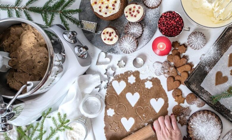 Ready, Set, Entertain! 5 Must-Have Tools for Holiday Hosting